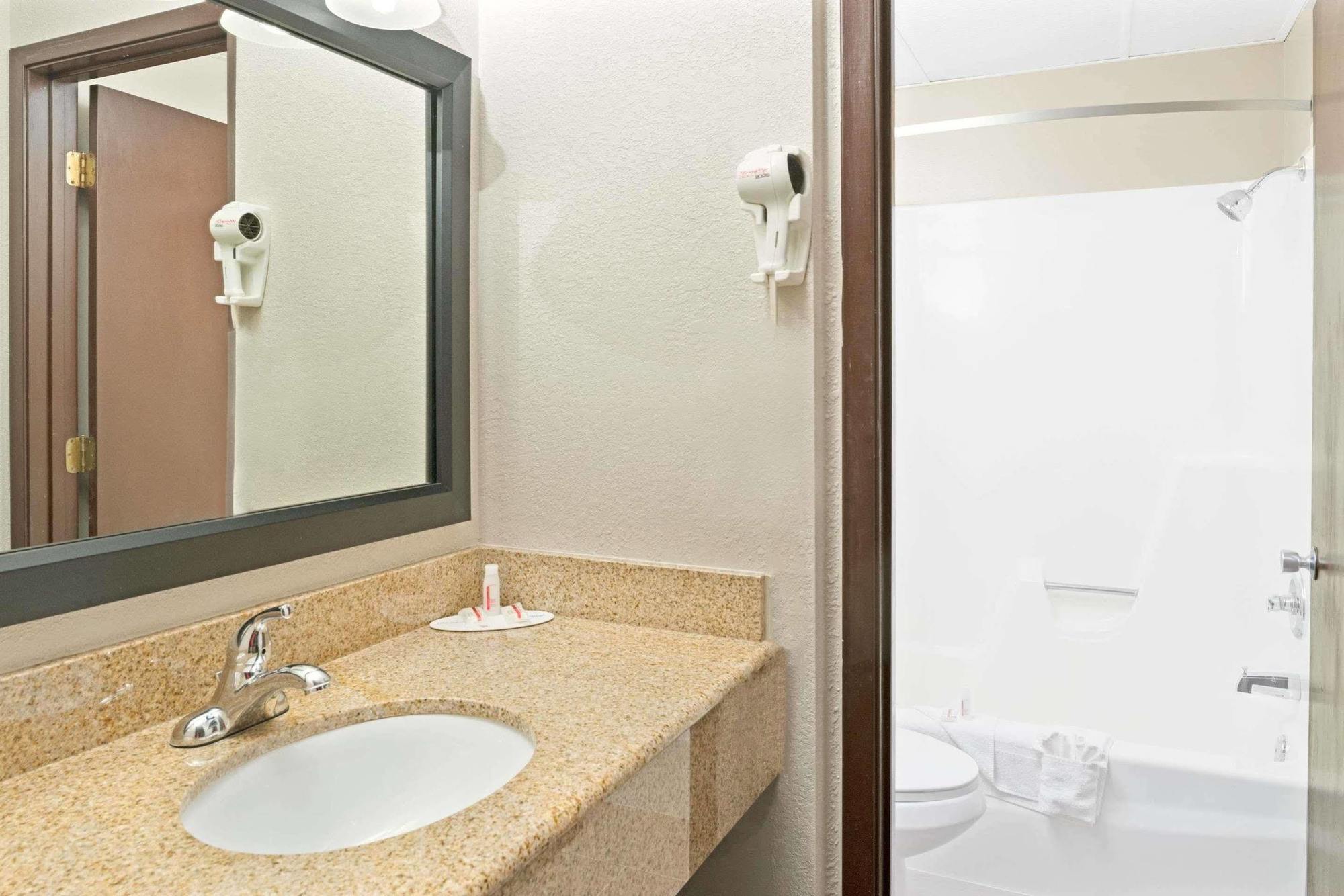 Super 8 By Wyndham Walnut Hotel Ngoại thất bức ảnh