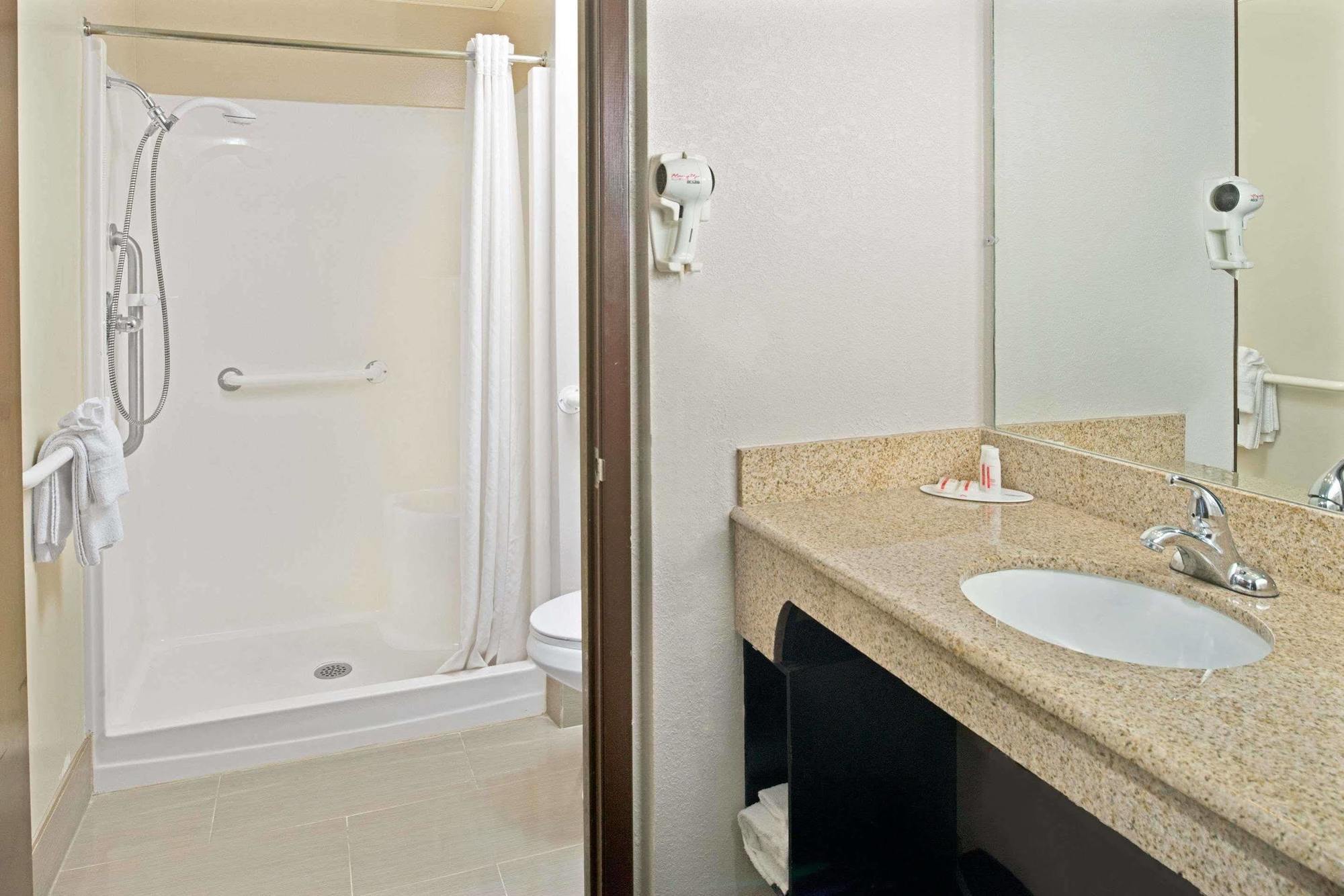 Super 8 By Wyndham Walnut Hotel Ngoại thất bức ảnh